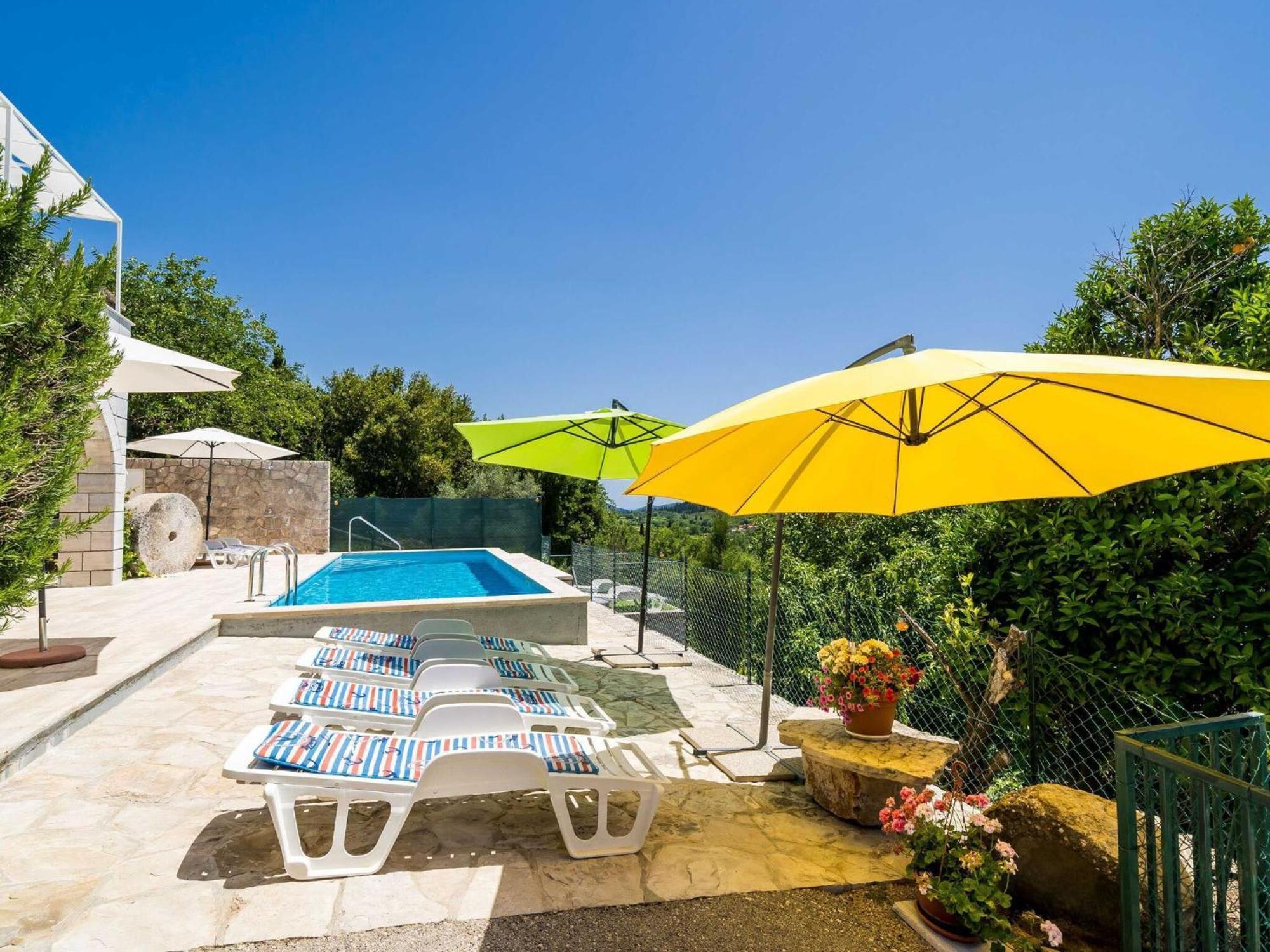 House Ko An-Four Bedroom Villa With Terrace And Swimming Pool Gruda Ngoại thất bức ảnh